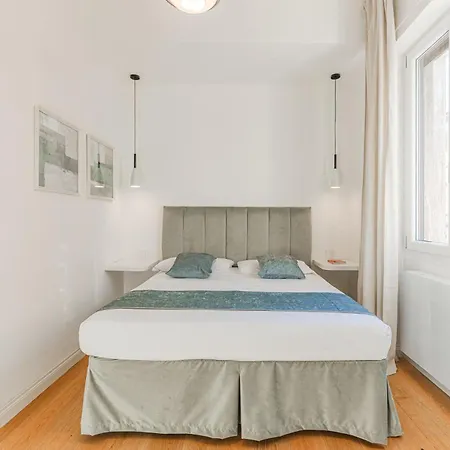 Grand Living - 2br - 2 Baths - Ac Appartement