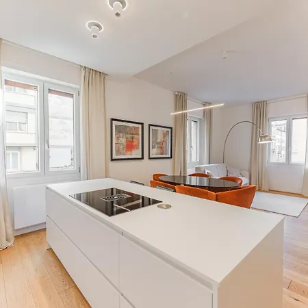 Grand Living - 2br - 2 Baths - Ac *