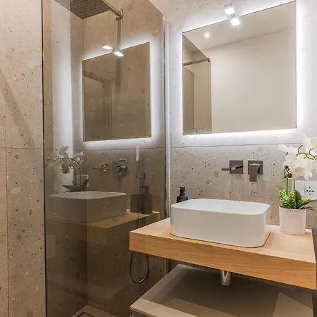 Grand Living - 2br - 2 Baths - Ac Apartment *